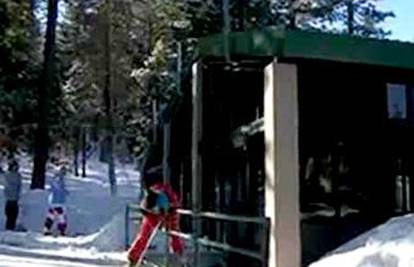 Skijaš je izvodio trik i  bolno se "nasadio" na ogradu