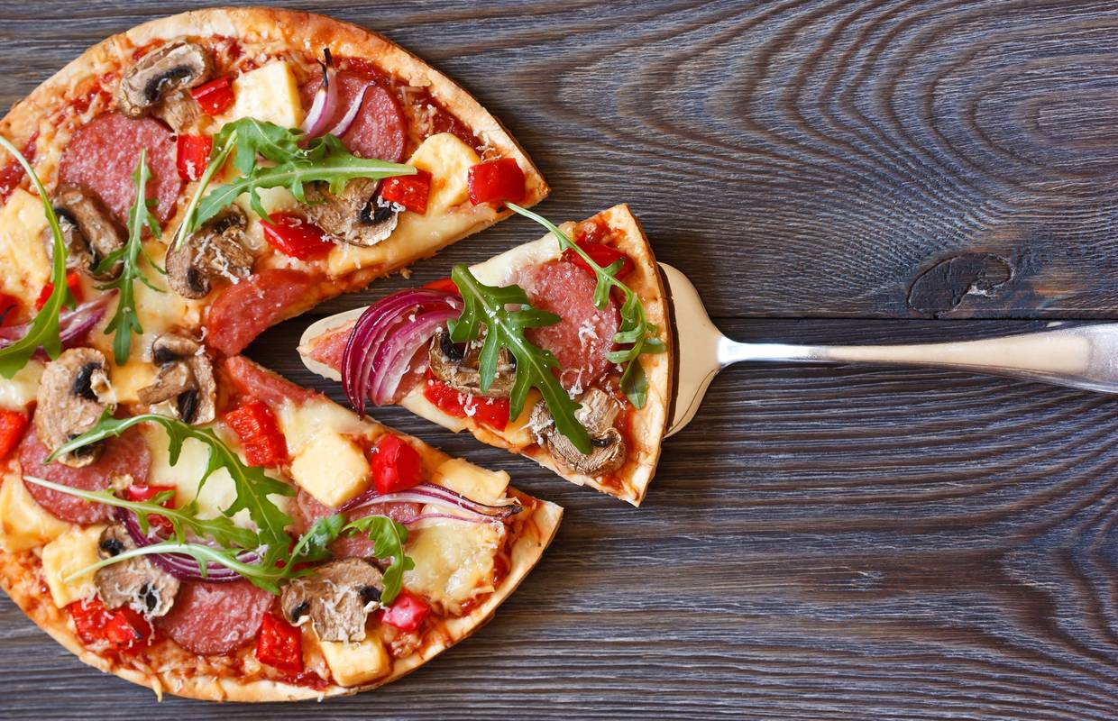 Recept za prvu pizzu nastao je 1889. godine, a njeno rodno mjesto je bilo u Napulju