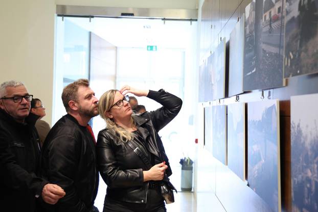 Vukovar: Otvorenje multimedijalne izložbe ratne fotografije "Vukovar 91"