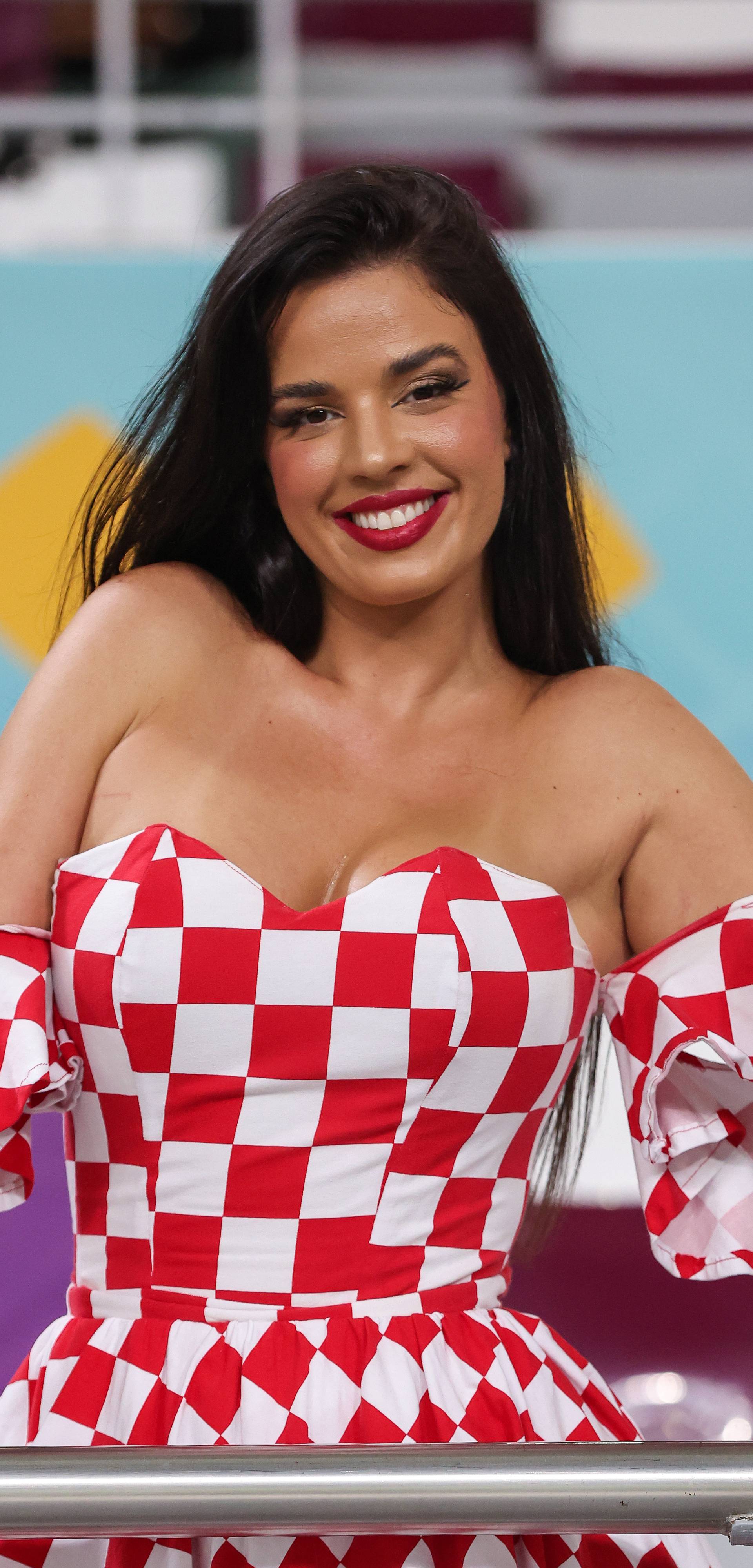 KATAR 2022 - Ivana Knoll u haljini s kockicama na utakmici Hrvatske i Kanade
