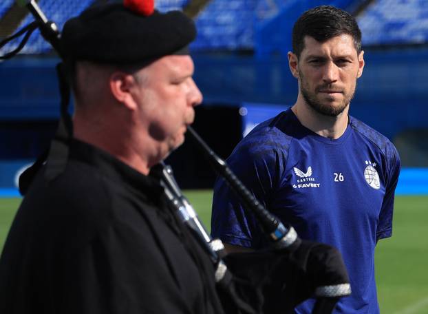 Zagreb: Udruga Tartan Army Croatia uručila je Scottu McKenni plaketu za doživotno članstvo u udruzi