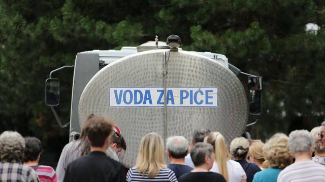 Zagreb: Stanovnici SloboÅ¡tine opskrbljuju se vodom iz cisterne