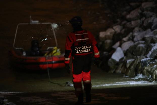 Zagreb: Zbog loših vremenskih uvjeta obustavljena potraga u rijeci Savi