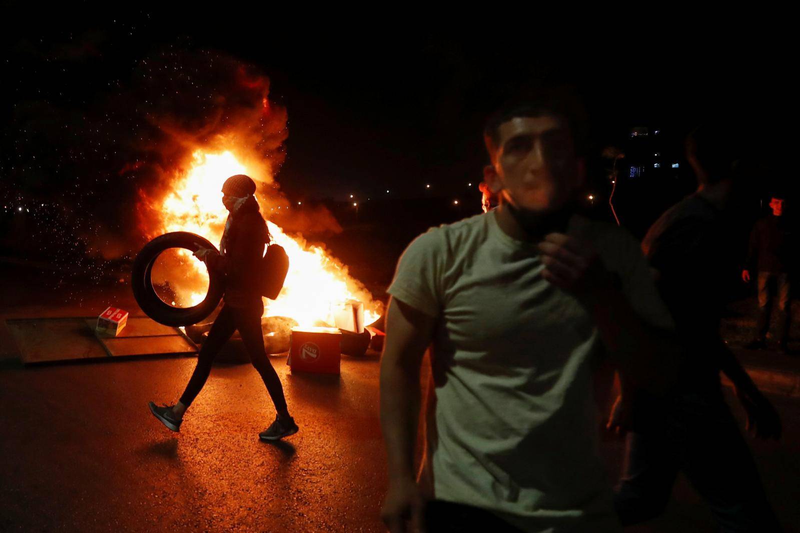 Palestinians hold anti-Israel protest over Jerusalem's tension