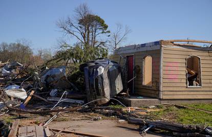 Snažna oluja na istoku SAD-a: 18 mrtvih, brojni su ranjeni