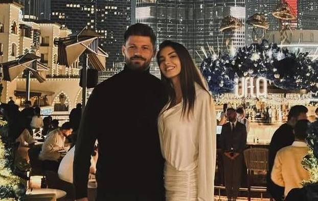 FOTO Koga ljubi Petković? Bila je to ljubav na prvi intervju, Iva ga je zavela pred kamerama