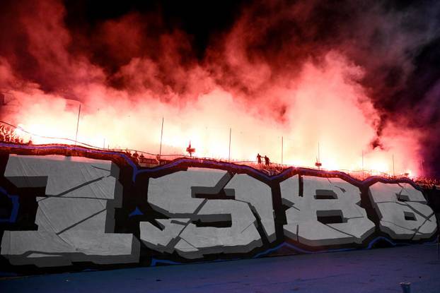 Atmosfera na tribinama tijekom utakmice Dinama i Vikinga u play-offu za ulazak u UEFA Ligu prvaka