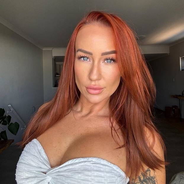 FOTO Ona je medicinska sestra, ali i striptizeta! 'Ne treba mi frajer, sama si kupim poklone...'