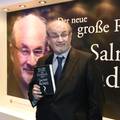 Tko je čuveni Salman Rushdie: Godinama ga žele mrtvog, za njegovu glavu nudili milijune