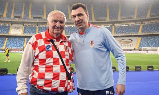 Mandžukić se javio iz Kaira i posvetio objavu posebnom čovjeku: 'Vjerovao je u mene'