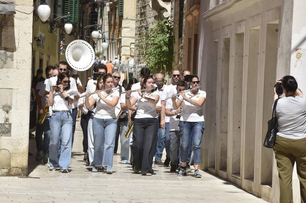 Šibenik: Povodom Dana Državnosti Šibenska narodna glazba svirala gradskim ulicama