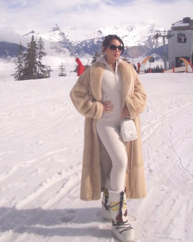 Prsten blistao, dekolte gorio: Ronaldova Georgina očarala na crvenom tepihu u Veneciji...