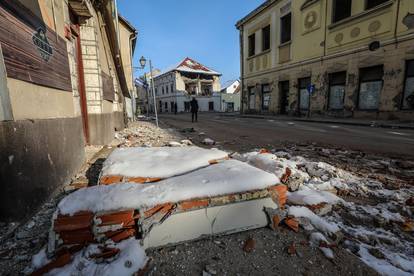 Teška sudbina: U centru Petrinje ostale su samo ruševine i pustoš