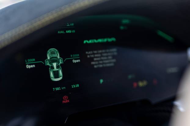 Rimac Nevere parkirane ispred Rimac kampusa u Kerestincu povodom Trilblazers Toura