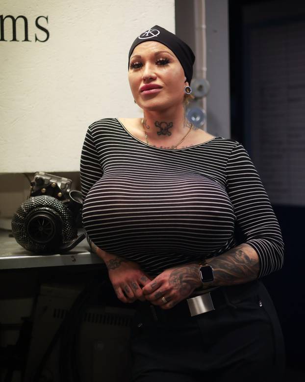 FOTO Sonja (36) ima najveće grudi u Finskoj: 'Na novom poslu radim s velikim cijevima'