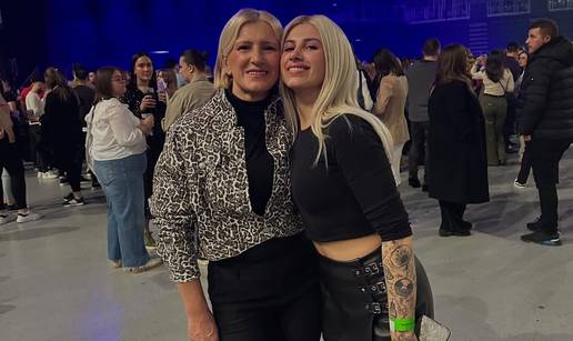 Tko ide čijim stopama? I mama Stele Rade natječe se u jednom showu, poslušajte je kako pjeva