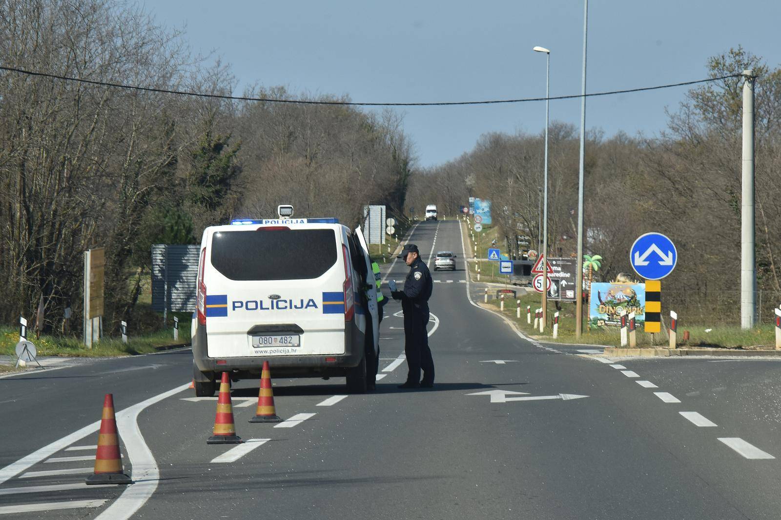 U centru Poreča raznesen bankomat