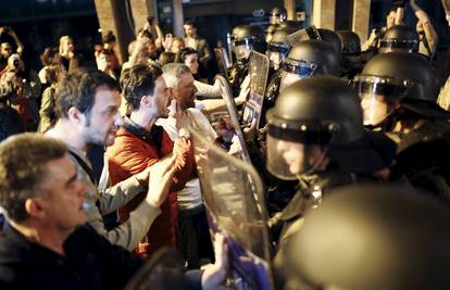 Napeto u Makedoniji: Građani su se sukobili s policijom