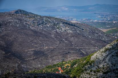 FOTO Crna, spaljena zemlja: Prizori opožarene Žrnovnice