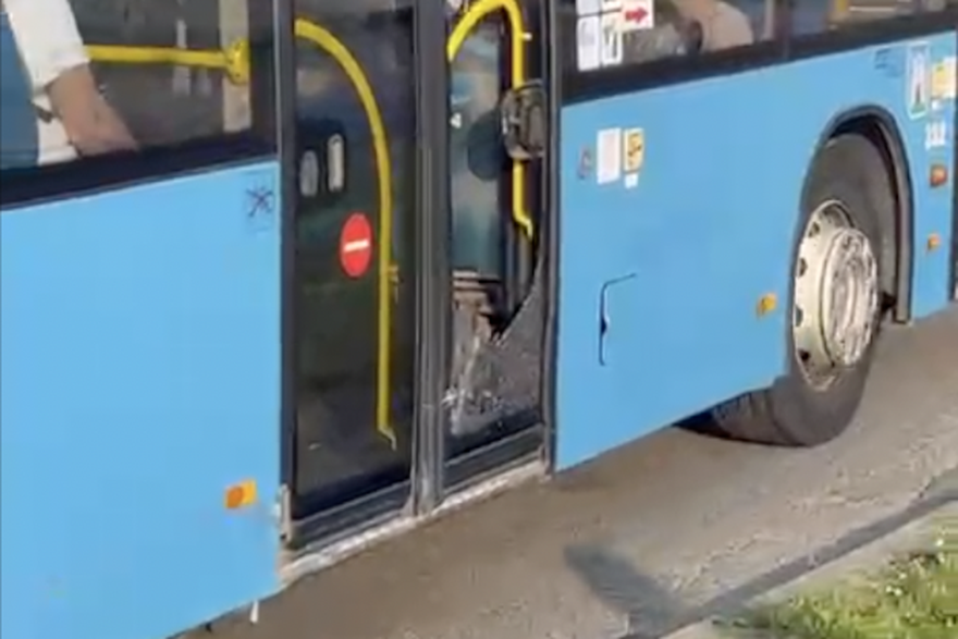 Autobus ZET-a udario u stup i nastavio vo&zcaron;nju