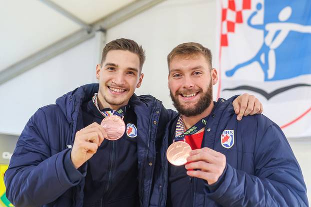 Do?ek bron?anih rukometaša Raužana i Kuzmanovi?a u Brckovljanima