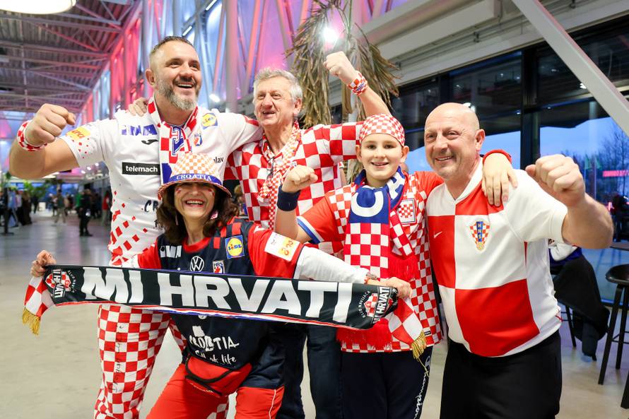 Herning: Navijači očekuju početak utakmice Hrvatska i Njemačka u polufinalu EHF Europskog prvenstva