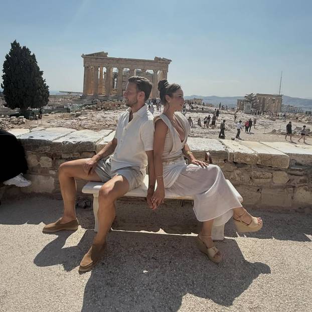 FOTO Dok Split čeka, obitelj Rakitić uživa u grčkoj idili...