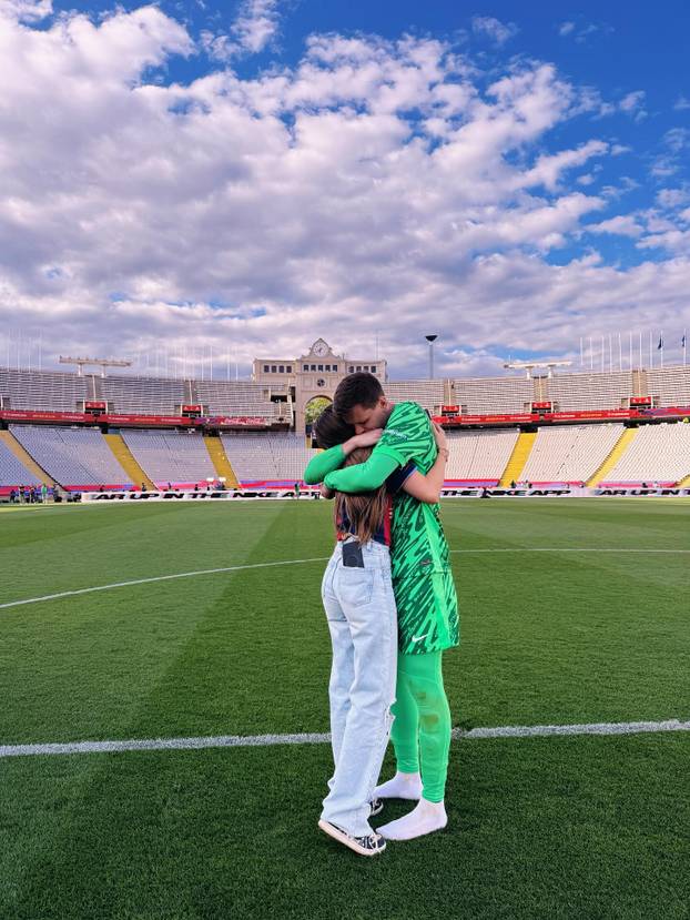 FOTO Nogometni boem postao je heroj Barce. Žele da ostane, a on kaže: 'Žena će odlučiti...'