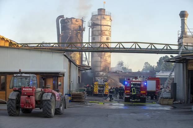 Veliki Bukovec: Jedna osoba ozlijeđena u eksploziji silosa i požara u pilani