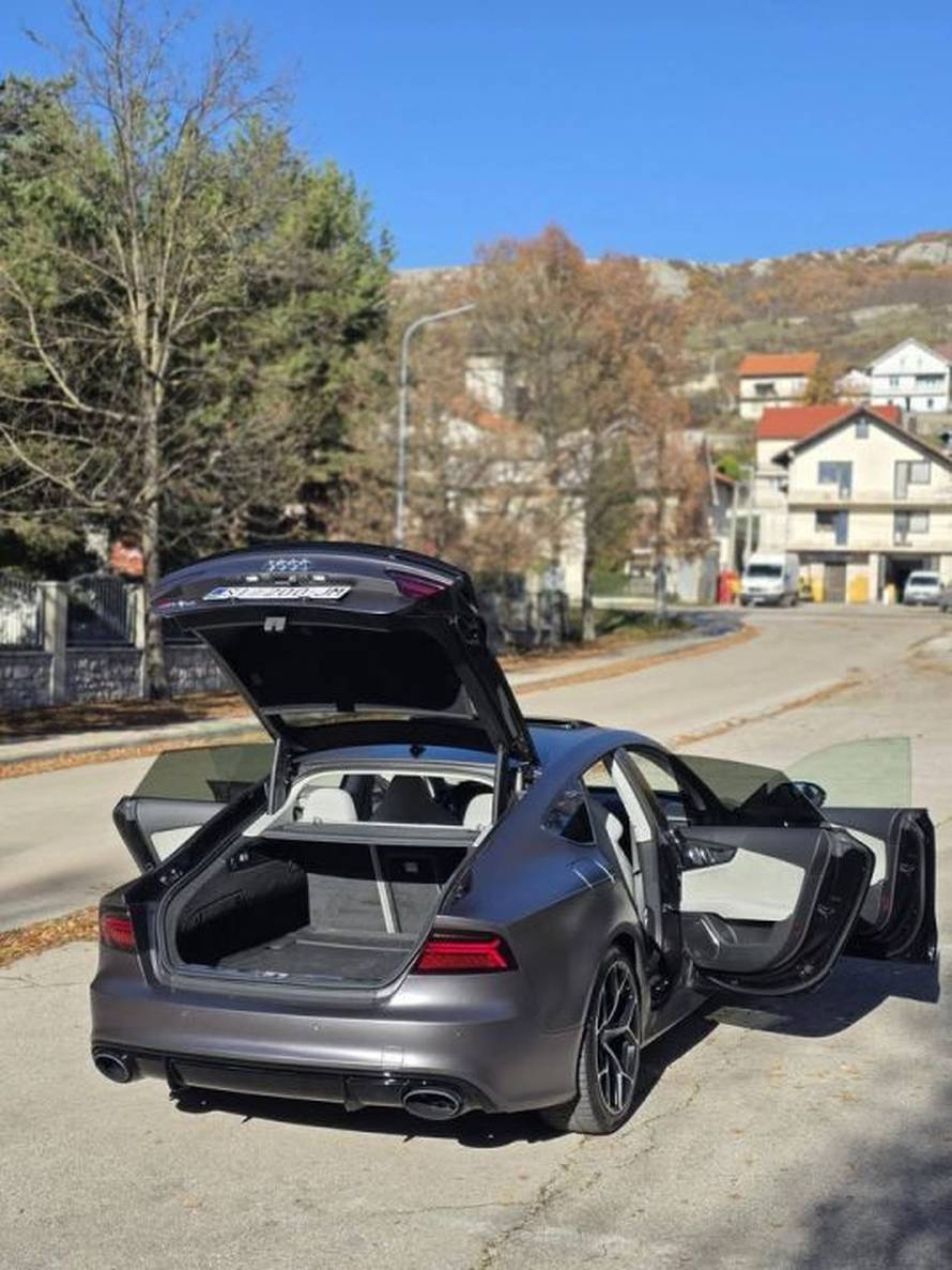 FOTO Ronaldov Audi šibenskih registracija završio u oglasniku: 'Mijenjam za stan u Zagrebu...'