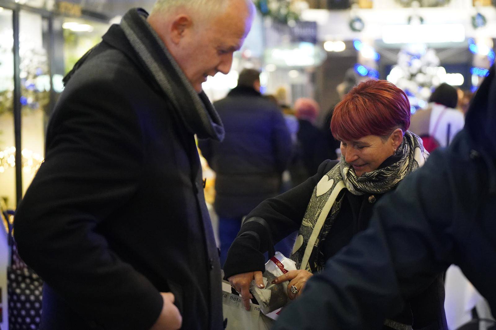 Zagreb: HOK dijeli pšenicu poslovnim partnerima