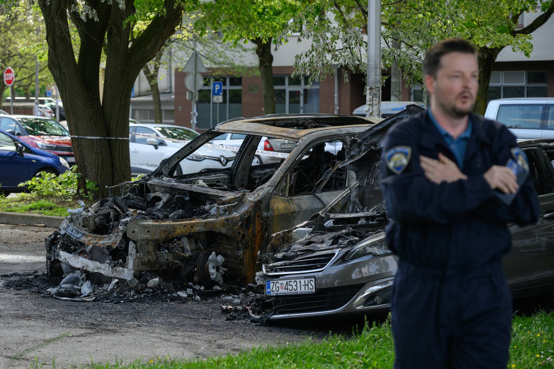 Zagreb: U naselju Ravnice noćas izgorjela dva automobila 