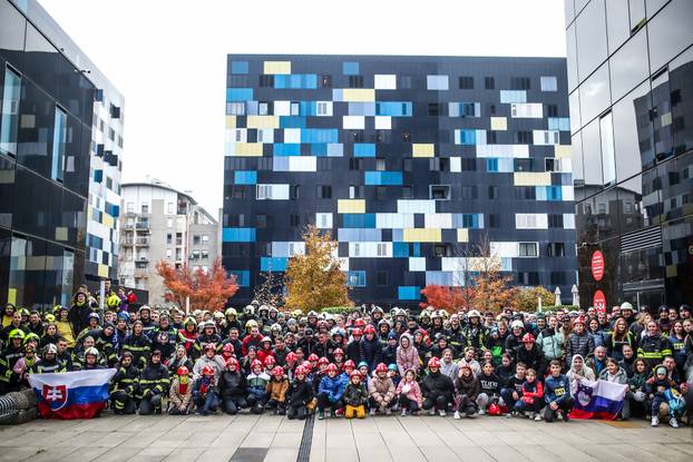 Zagreb: Vatrogasci pod punom opremom pretrčali 666 stepenica u humanitarne svrhe