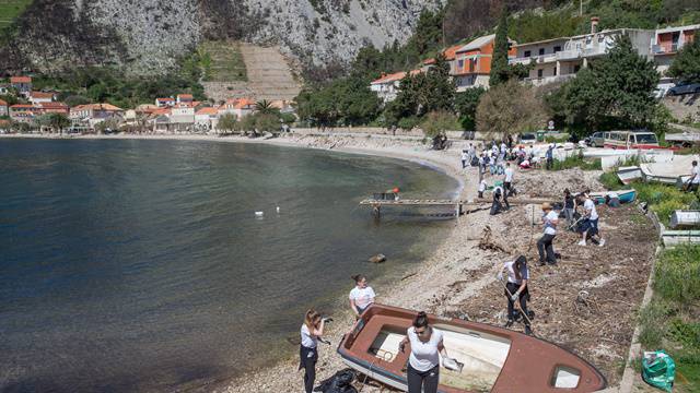 Održana Akcija čišćenja plaža i opožarenih dijelova na Pelješcu
