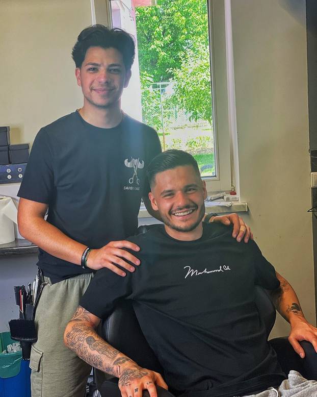 FOTO Tko je brijač 'vatrenih'? Uspio je nagovoriti Modrića na promjenu: 'Perišić? Boljelo me'