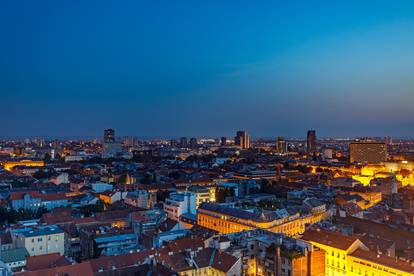 Pogled na grad Zagreb u sumrak