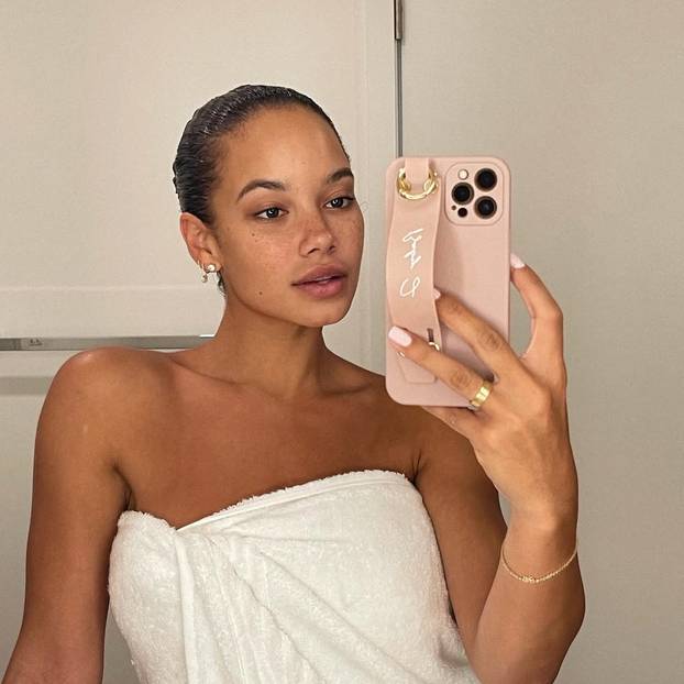 FOTO Bivša konobarica se zbog Benzeme preobratila na islam, rodila mu i dijete. Prekinuli su