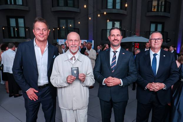 Alexandria: John  Malkovich iznenadio Vatrene u hotelu Aka