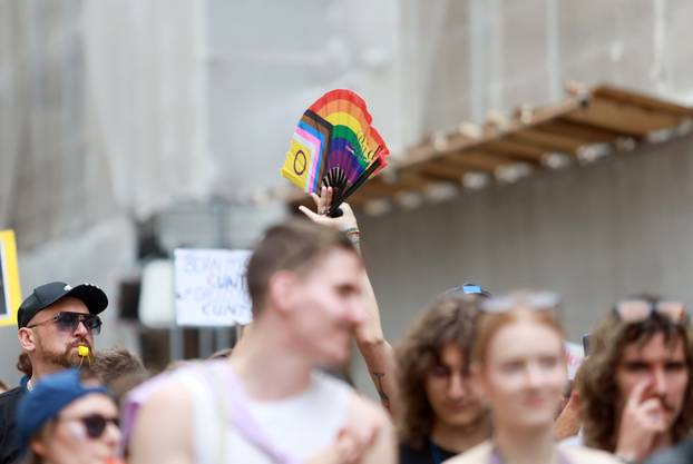 Zagreb: 25. Povorka ponosa LGBTIQ zajednice "Korak po korak, iskorak!"