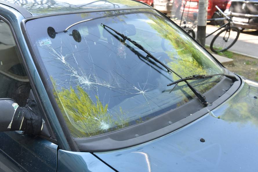 Ekskluzivna snimka: Autom je nasrnuo na trojicu u Zagrebu!