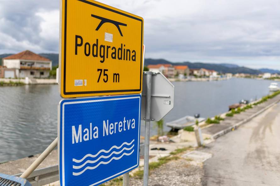 Podgradina: Autom sletjeli u Malu Neretvu, poginule tri osobe