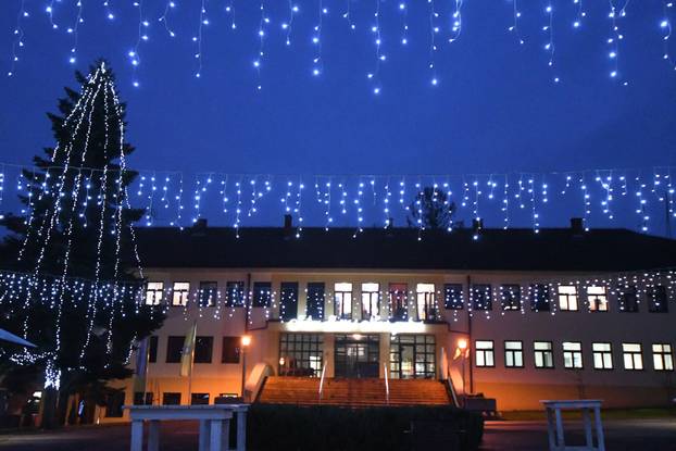 Božićni ugođaj na adventu u Slatini