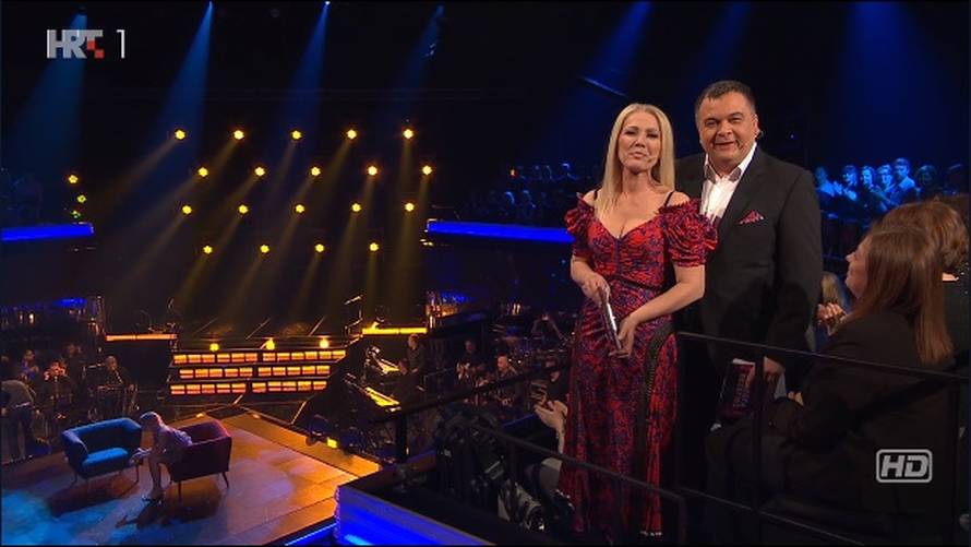 Barbara Kolar 'izbacila' dekolte u showu: Premala ti je haljina?