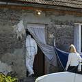 Horor u Poljskoj: U podrumu pronašli tri mrtve bebe, otac i starija kći optuženi su za incest