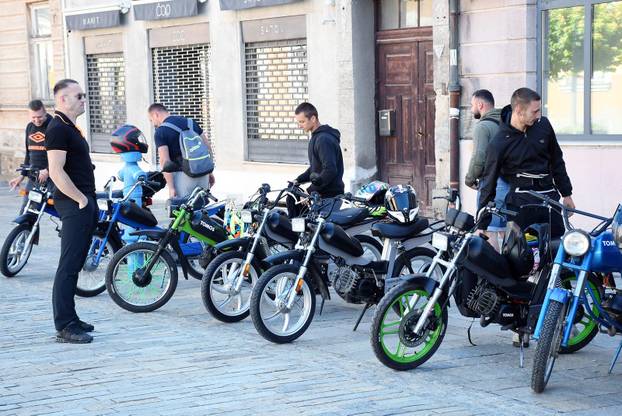 Sisak: Oldtimer klub Sisak organizirao 7. Tomos susret
