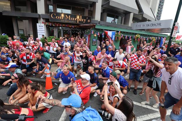 SP 2026 Philadelphia: Navijači se okupljaju prije razvijanja hrvatske zastave uoči utakmice s Ganom