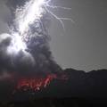 Spektakularna moć prirode: Na nebu se spojili munje i erupcija