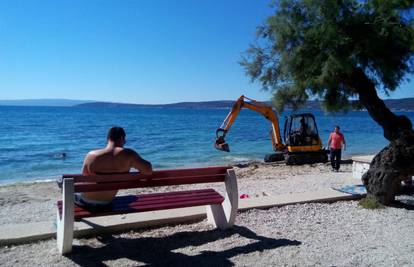 Pozdrav s Jadrana: Bagerima tjeraju turiste s predivnih plaža