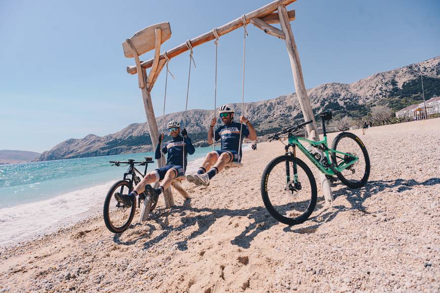 Biciklistički spektakl na otocima i Kvarneru s 400 natjecatelja