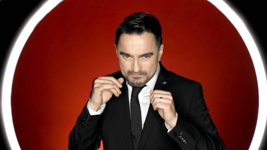 Jole za godišnjicu braka snimio spot sa suprugom Anom doma